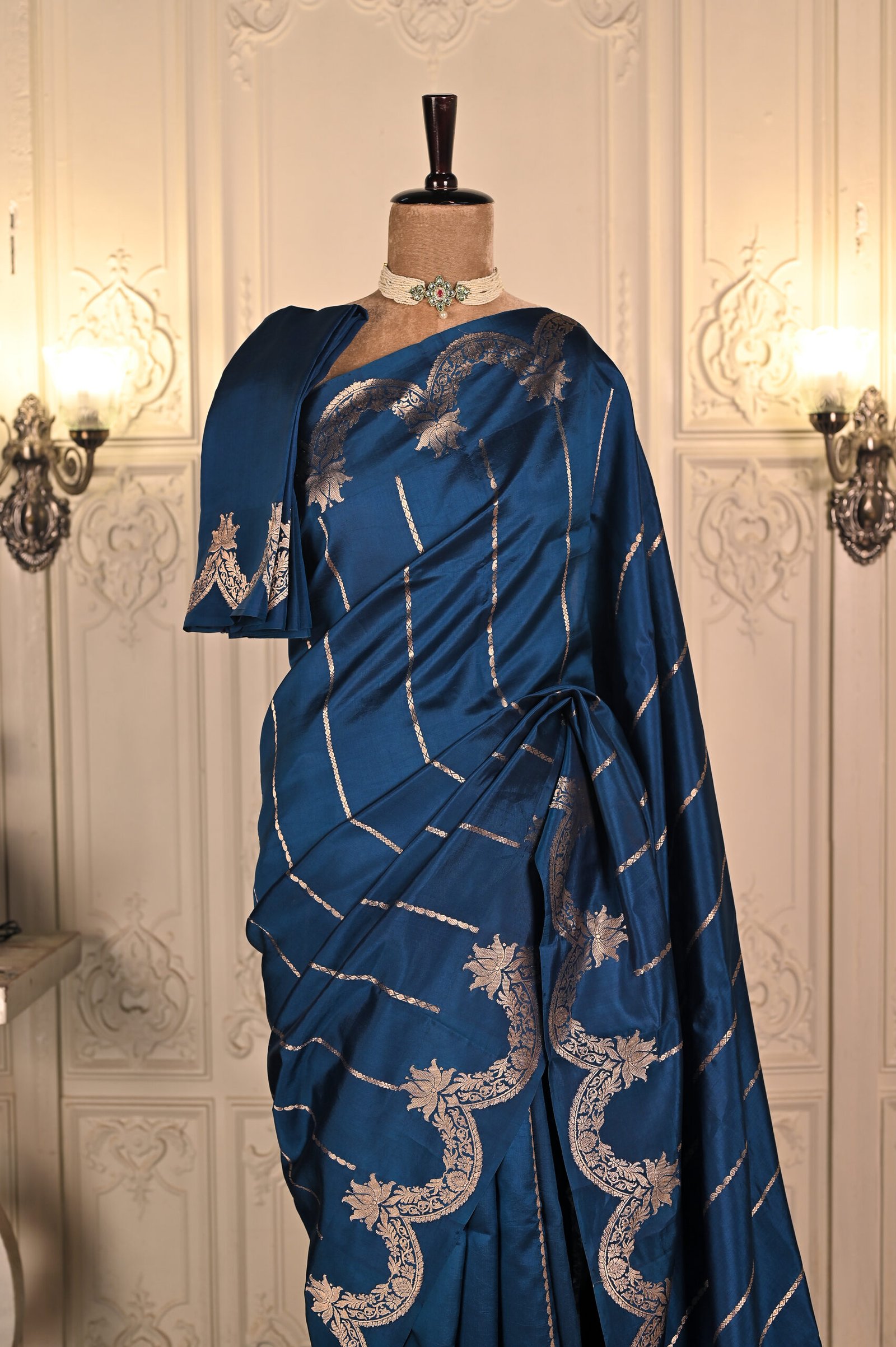 Pure Mulberry Silk Garnet Blue Kadhua Weave Banarasi Saree. Category- Mulberry Silk - Image 2