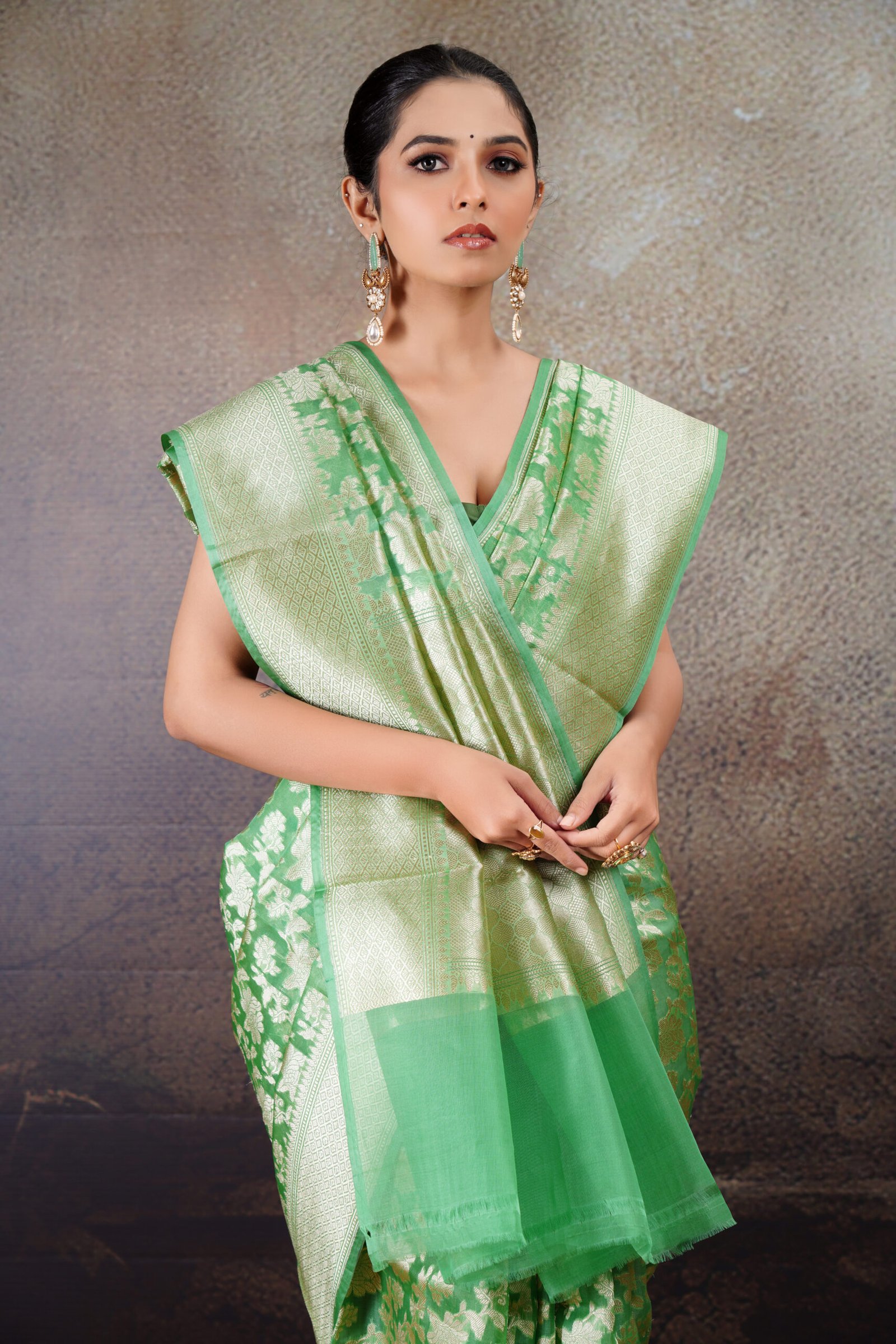 Pure Kora Silk Banarasi Saree in Light Gold with Jaal Pattern - Image 3